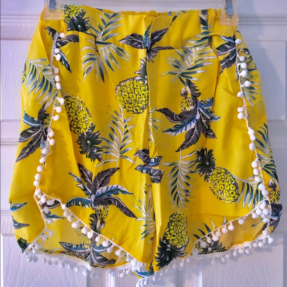 Women’s Casual Pineapple Printed Mid Waist Shorts